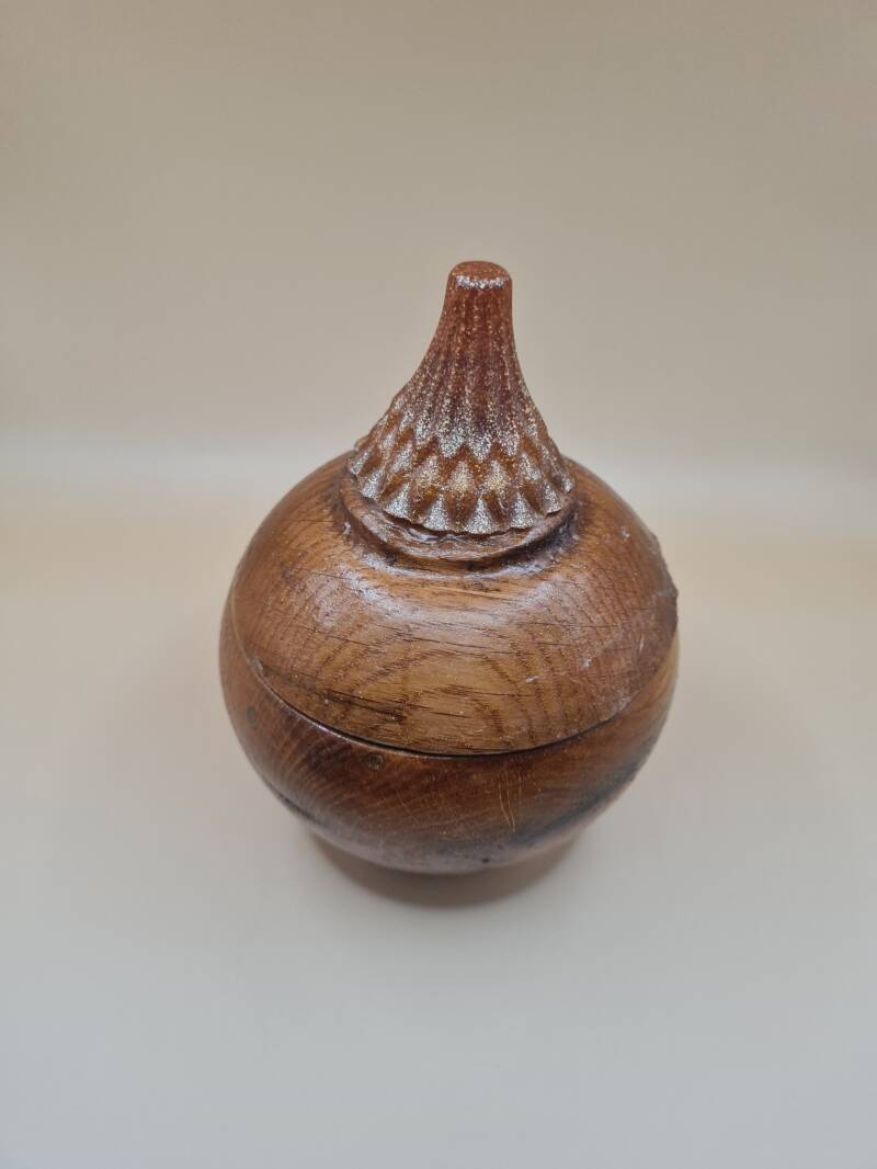 Bolvormig bakje met deksel