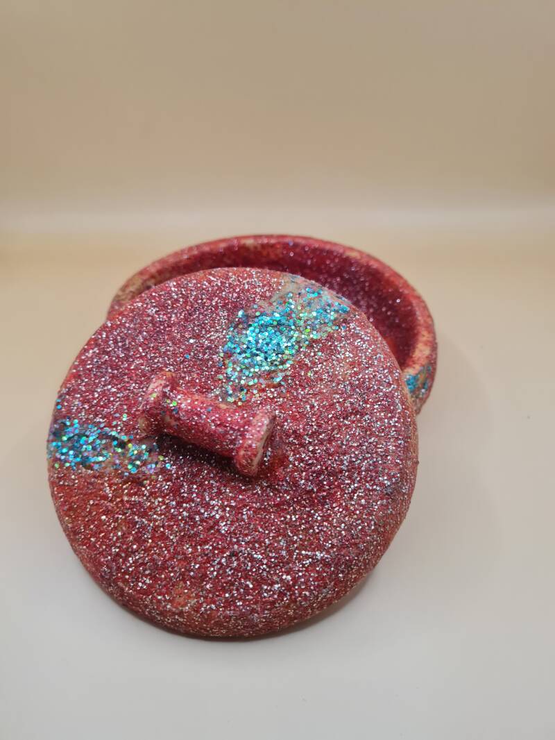 Rood potje met deksel, voorzien van glitters