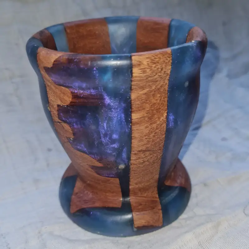 Kleine vaas hardhout en epoxy