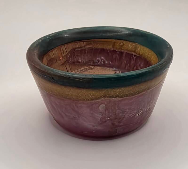 Bakje van epoxy en hout roze, geel, groen