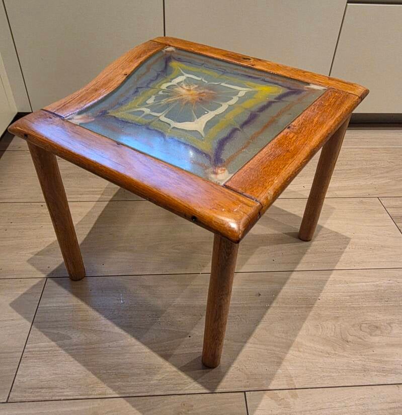 Tafeltje, eikenhout en epoxy organische vorm 1