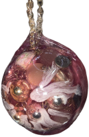 Roze hanger met verschillende kralen