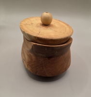 Beukenhouten pot met deksel van essenhout