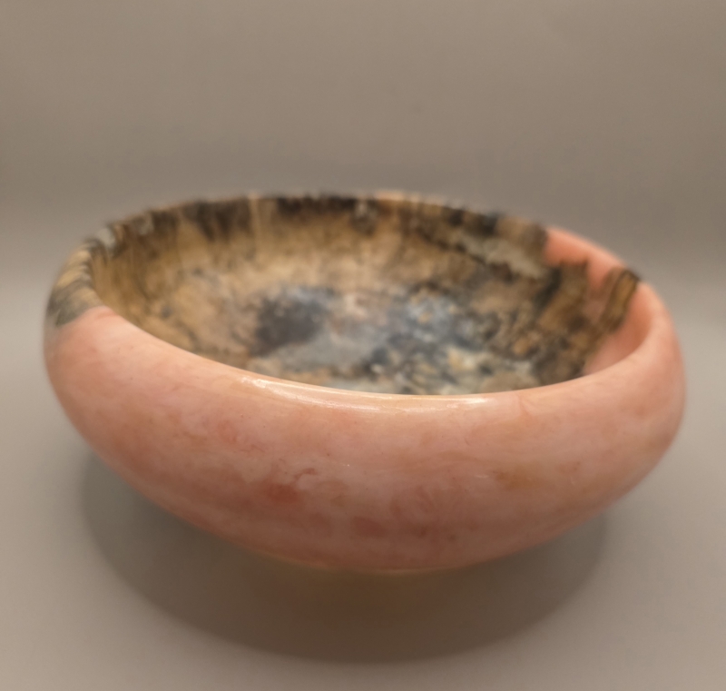 Schaal roze epoxy en hout