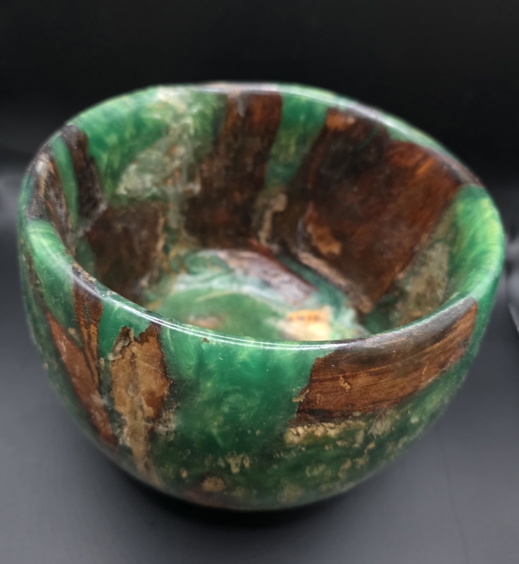 grote groene pot met beukenhout